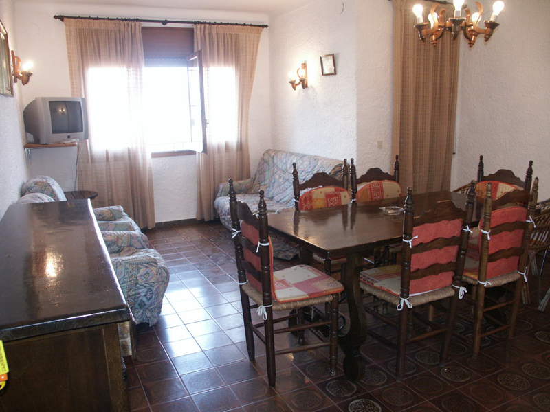 Apartament -
L´escala -
3 dormitoris -
6 ocupants