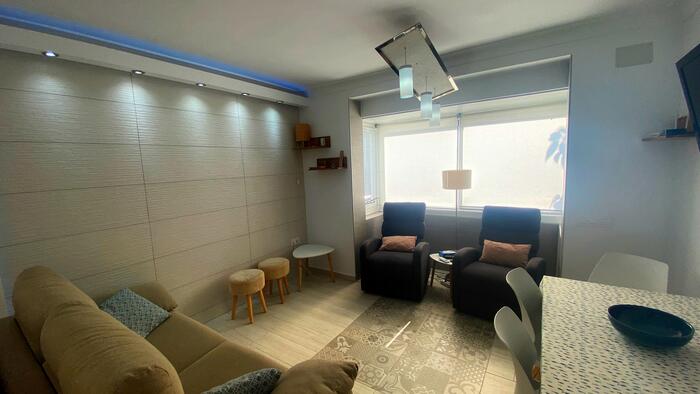 Apartament -
                        L´escala -
                        2 dormitoris -
                        0 ocupants